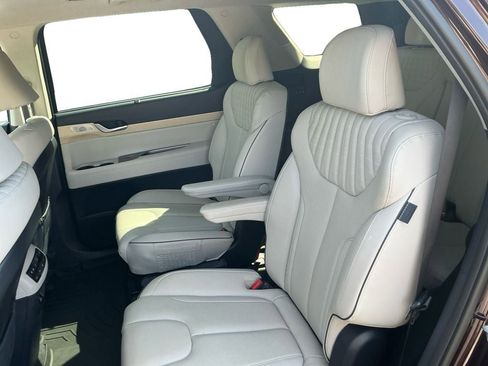 Used 2025 Hyundai Palisade Limited FWD image 13