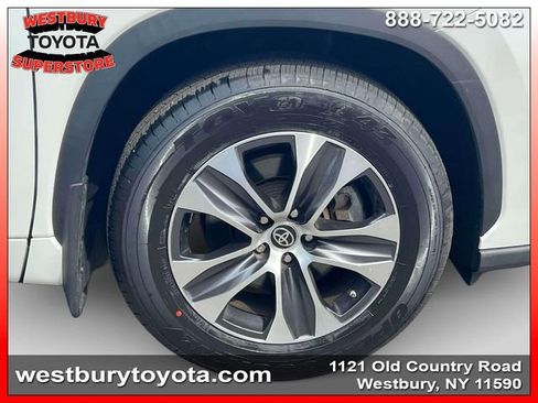 Used 2023 Toyota Highlander XLE image 14