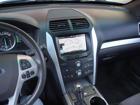 Used 2015 Ford Explorer XLT w/ Equipment Group 202B FWD image 43