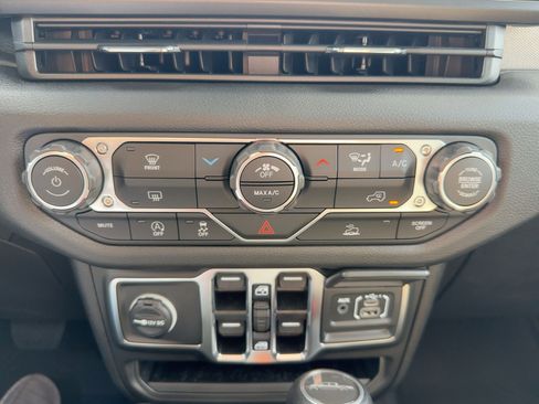 New 2025 Jeep Gladiator Sport AWD/4WD image 19