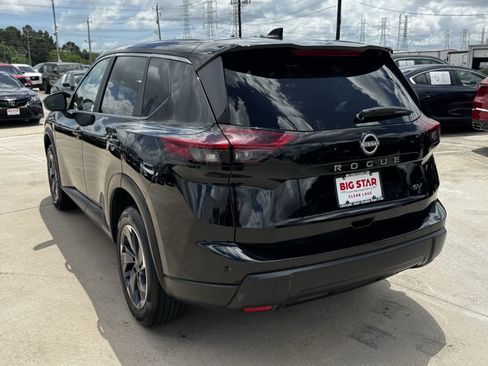 Used 2024 Nissan Rogue SV FWD image 8