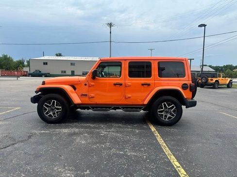 Used 2025 Jeep Wrangler Unlimited Sahara AWD/4WD image 6