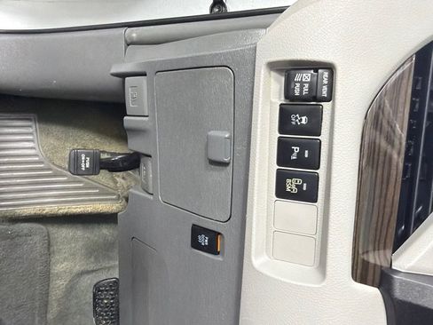 Used 2016 Toyota Sienna XLE w/ XLE Navigation Package FWD image 11