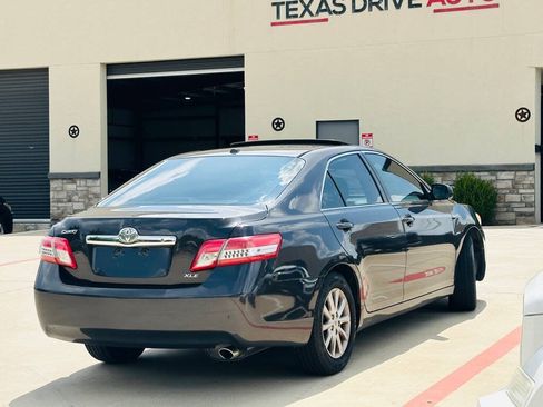 Used 2011 Toyota Camry XLE w/ XLE Extra-Value Pkg #2 FWD image 10