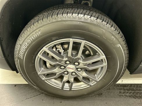 Used 2025 GMC Acadia Elevation image 8