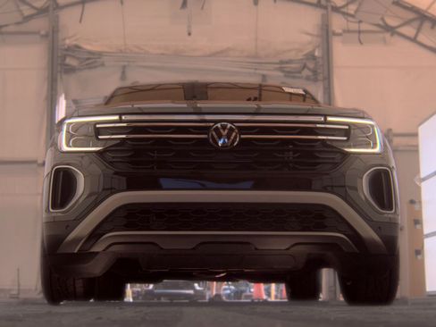 Used 2025 Volkswagen Atlas Peak Edition SE AWD/4WD image 6
