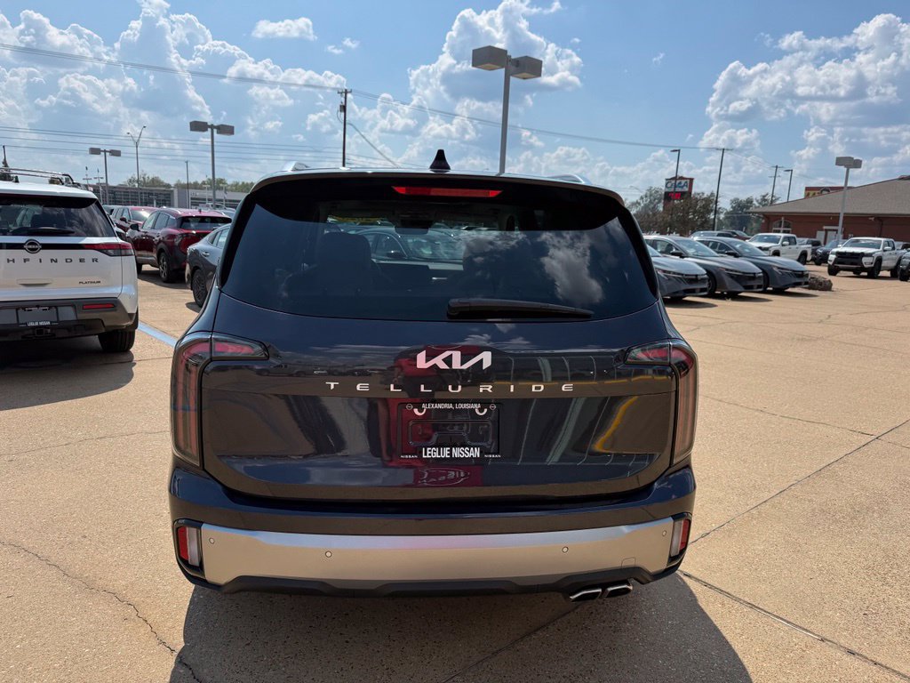Used 2025 Kia Telluride SX w/ SX Captain's Chair Package FWD image 3