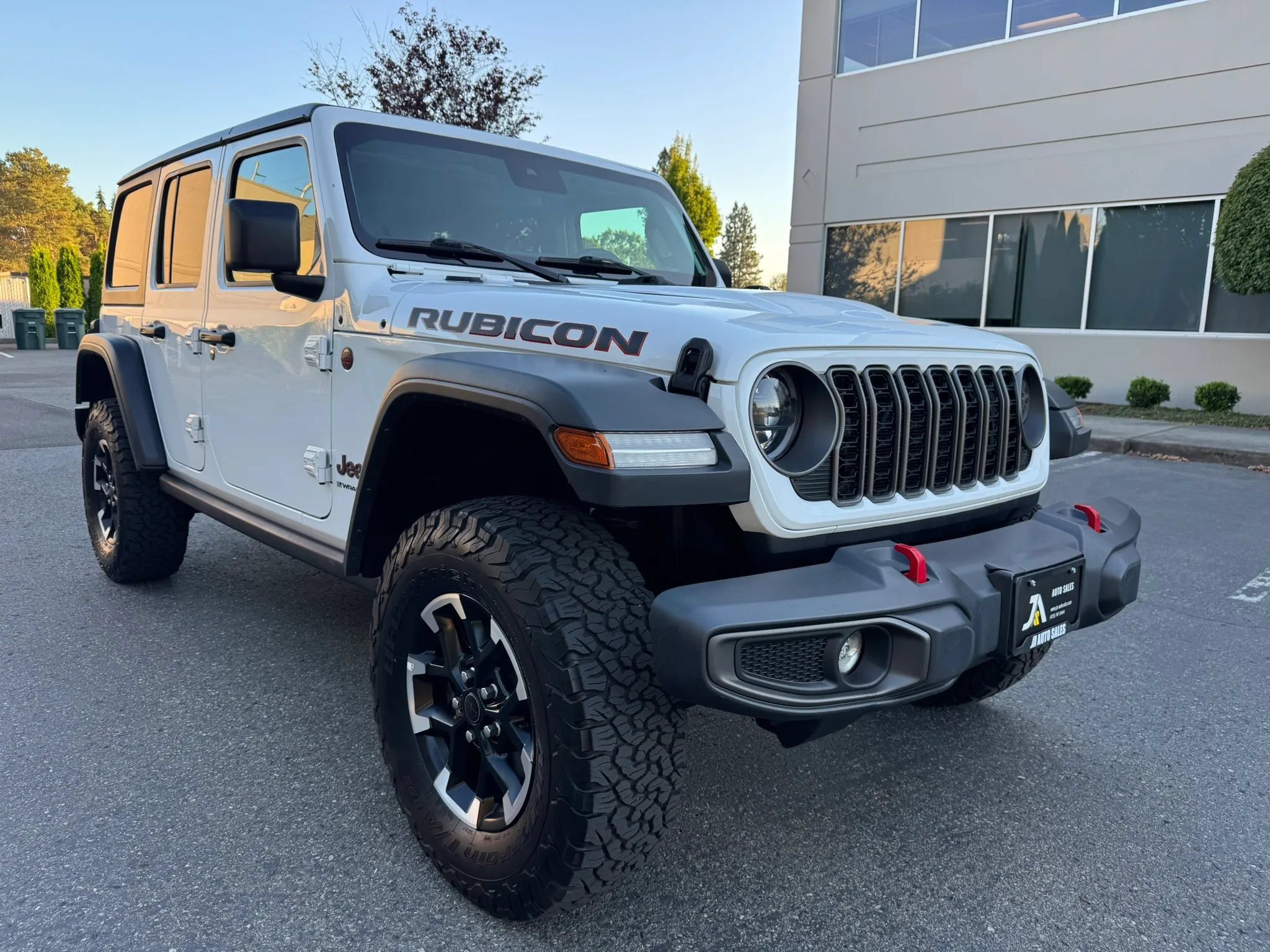 Used 2025 Jeep Wrangler Unlimited Rubicon AWD/4WD image 2