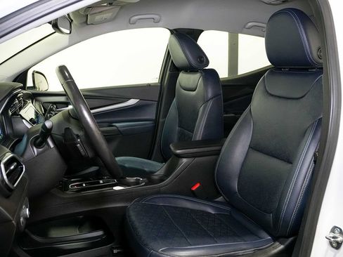 Used 2022 Chevrolet Bolt EUV LT w/ Convenience Package FWD image 17