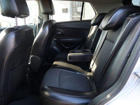 Used 2018 Chevrolet Trax LT w/ LT Convenience Package image 7