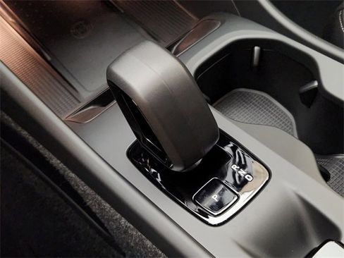 New 2025 Volvo XC40 B5 Core w/ Protection Package Premier image 20