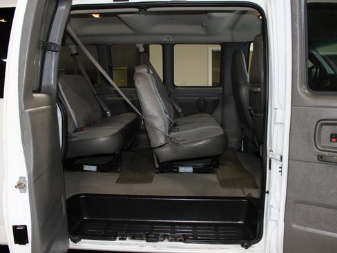 Used 2005 Chevrolet Express 3500 Extended Passenger w/ LS Preferred Equipment Group RWD image 27