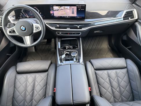 Used 2026 BMW X7 xDrive40i w/ M Sport Package AWD/4WD image 3