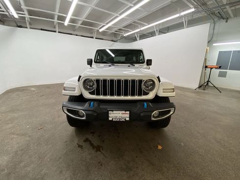 Used 2024 Jeep Wrangler Sahara image 9