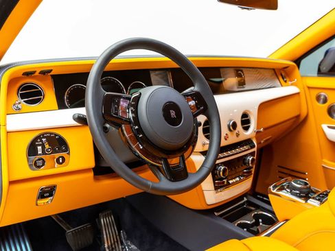 Used 2023 Rolls-Royce Phantom Sedan w/ The Phantom Package RWD image 12