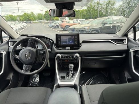 Used 2021 Toyota RAV4 LE AWD/4WD image 15