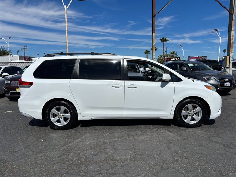 Used 2012 Toyota Sienna LE FWD image 2