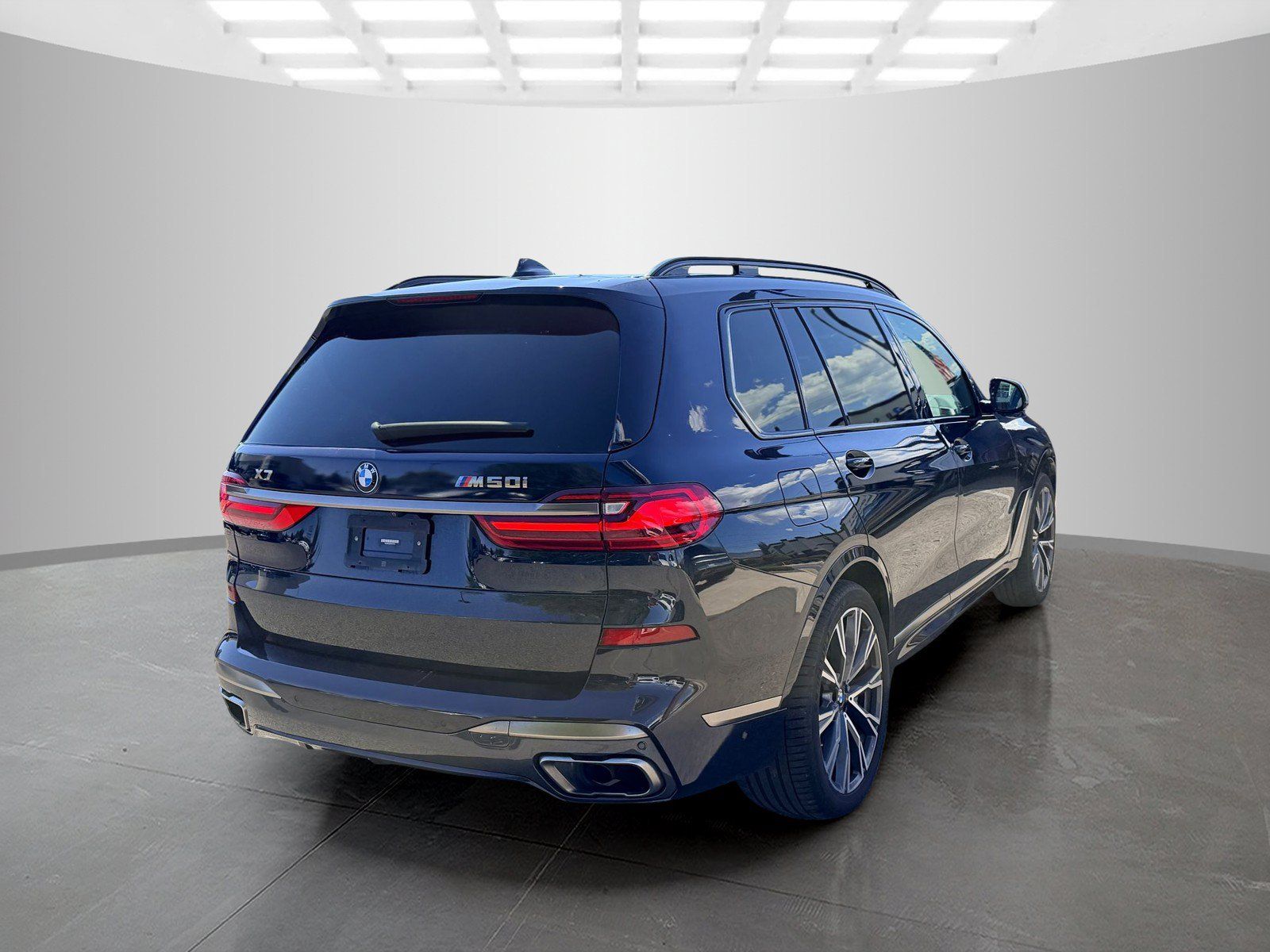 Used 2022 BMW X7 M50i w/ Cold Weather Package AWD/4WD image 5