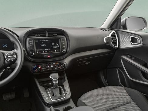 Used 2025 Kia Soul LX w/ LX Technology Package FWD image 38