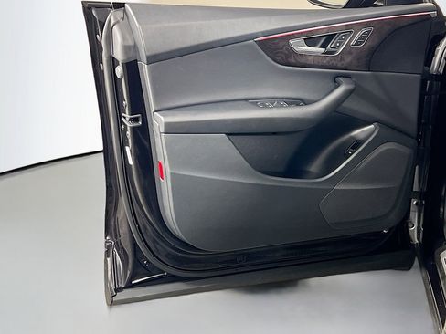 Used 2019 Audi Q8 image 18