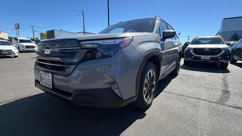 Used 2025 Subaru Forester Premium AWD/4WD image 9