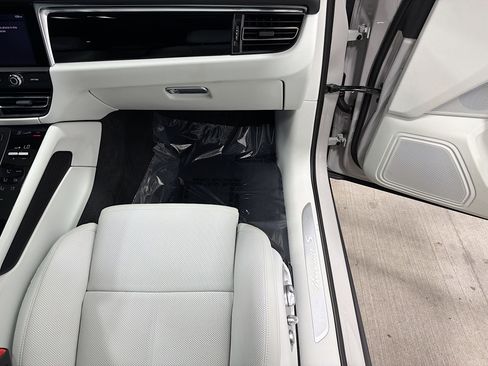 Used 2026 Porsche Macan S AWD/4WD image 18