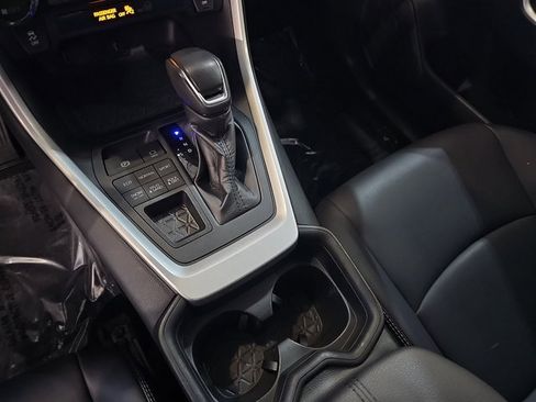 Used 2021 Toyota RAV4 XLE Premium image 24