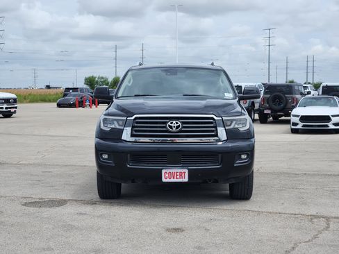 Used 2018 Toyota Sequoia SR5 RWD image 2