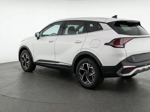 Used 2025 Kia Sportage LX image 6