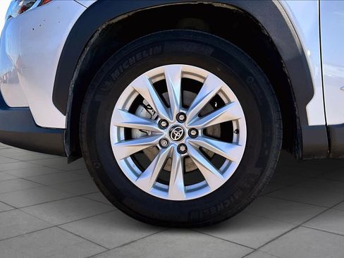 Used 2023 Toyota Corolla Cross LE image 10