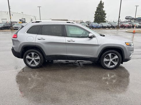 Used 2019 Jeep Cherokee Limited image 2