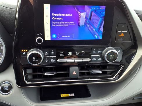 Certified 2023 Toyota Highlander L image 18