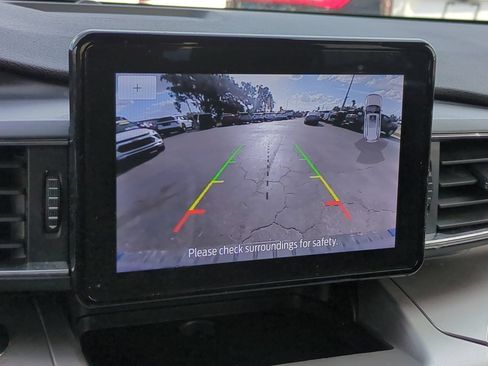 Used 2022 Ford Explorer XLT w/ Equipment Group 202A AWD/4WD image 19