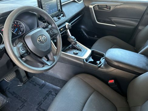 Used 2019 Toyota RAV4 LE AWD/4WD image 11