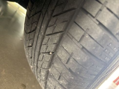 Used 2024 Kia Carnival LX image 4