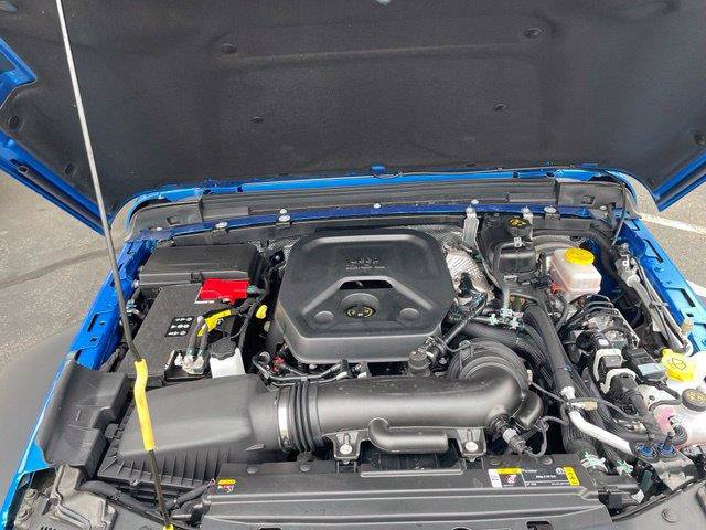 Used 2025 Jeep Wrangler Sport AWD/4WD image 28