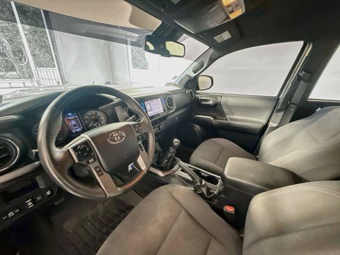 Used 2019 Toyota Tacoma TRD Sport AWD/4WD image 10