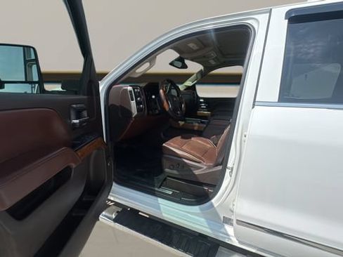 Used 2015 Chevrolet Silverado 2500 High Country w/ High Country Premium Package AWD/4WD image 8