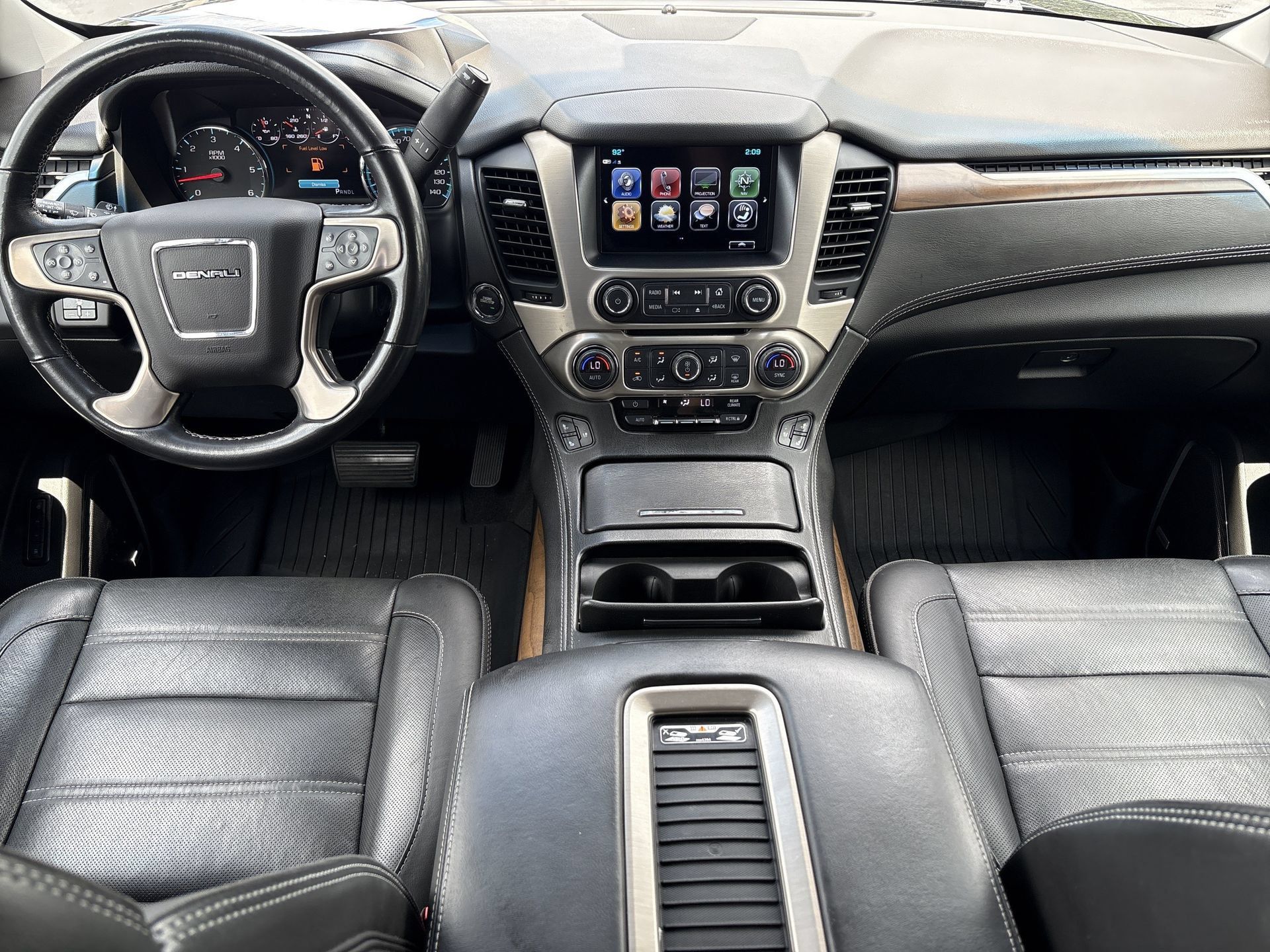 Used 2020 GMC Yukon Denali AWD/4WD image 2