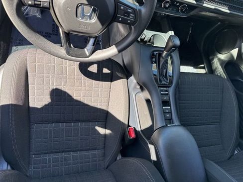 Used 2023 Honda HR-V LX image 15