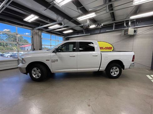 Used 2019 RAM 1500 Classic SLT AWD/4WD image 2