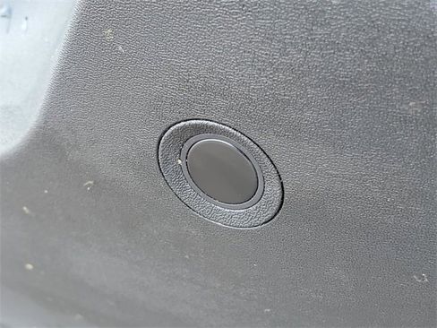 New 2026 Volvo XC40 B5 Core w/ Climate Package image 9