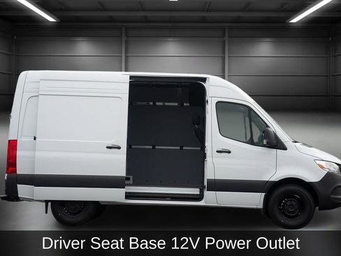 Used 2025 Mercedes-Benz Sprinter 2500 image 8