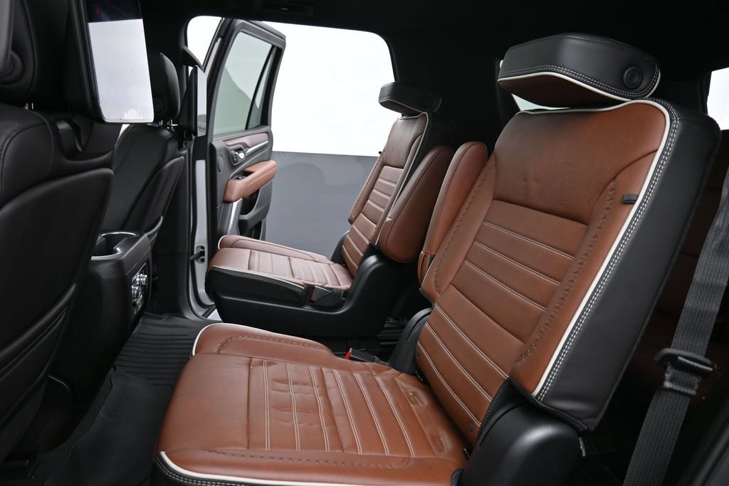 Used 2023 GMC Yukon Denali Ultimate AWD/4WD image 15