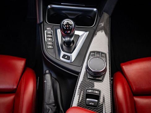 Used 2018 BMW M4 Convertible image 39