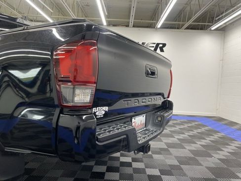 Used 2021 Toyota Tacoma TRD Off-Road image 11