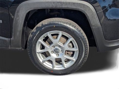 Used 2019 Jeep Renegade Latitude w/ Cold Weather Group image 10