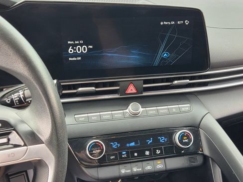 Used 2024 Hyundai Elantra SEL FWD image 21