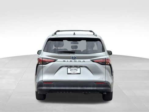 Used 2021 Toyota Sienna XLE FWD image 6