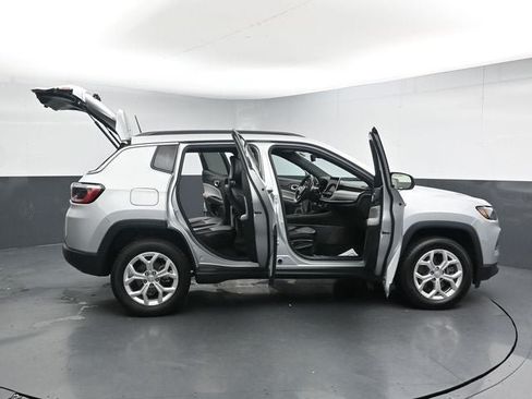 Used 2024 Jeep Compass Latitude AWD/4WD image 37